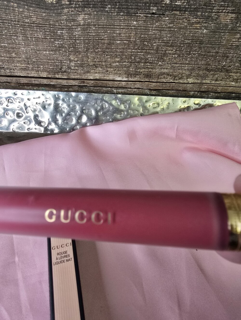 Gucci Rouge A Levres Liquide Matte Lipstick In Cornelia Pink, NEW - Picture 3 of 4